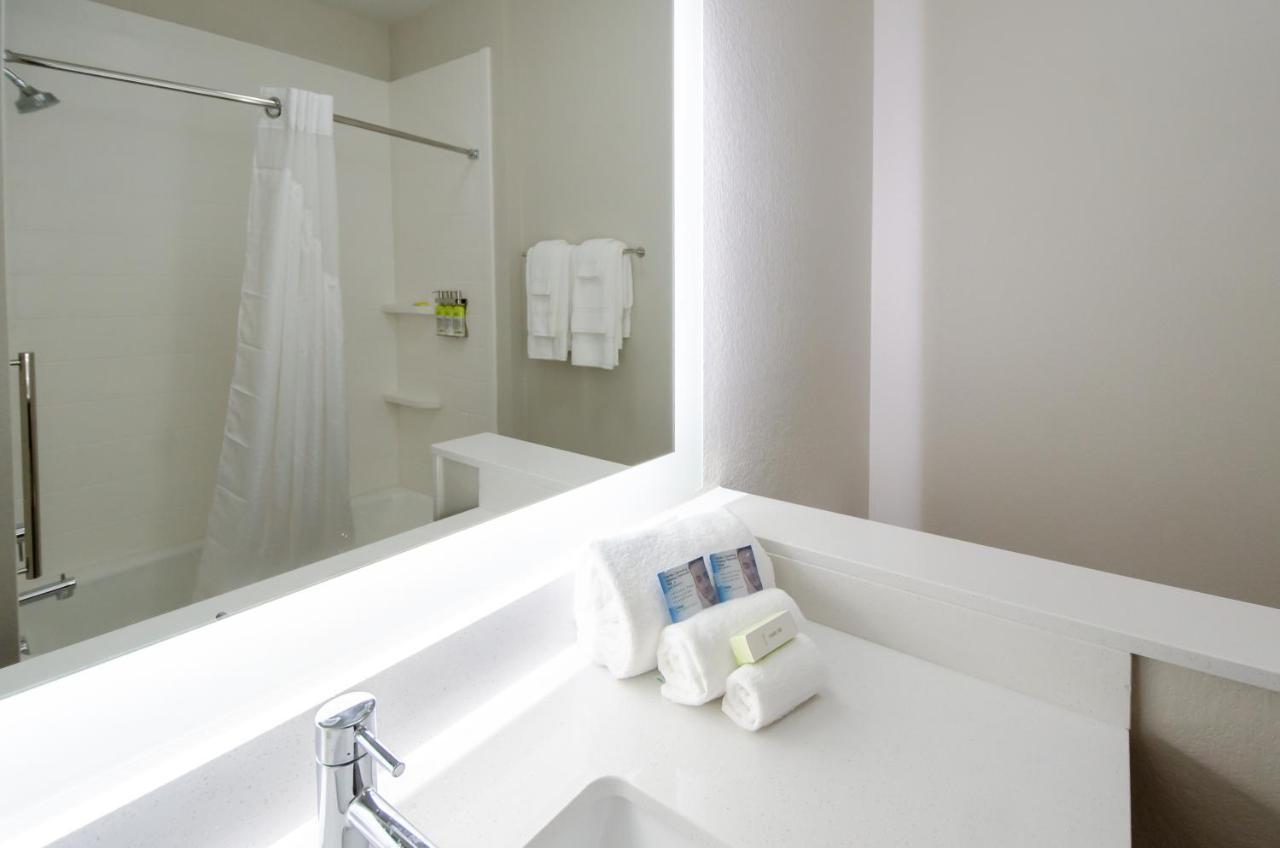 Holiday Inn Express & Suites Taylor By Ihg Eksteriør bilde