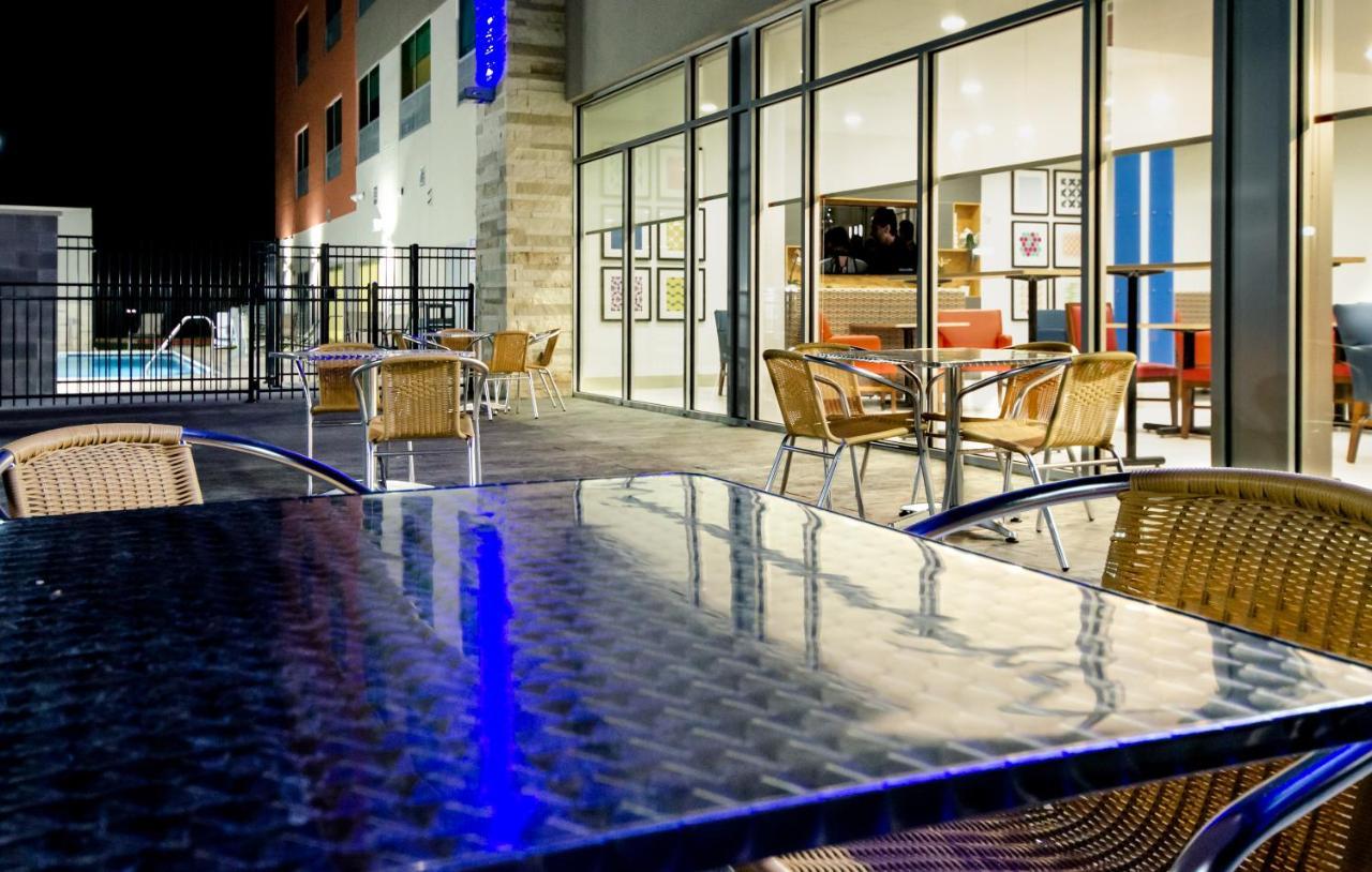 Holiday Inn Express & Suites Taylor By Ihg Eksteriør bilde